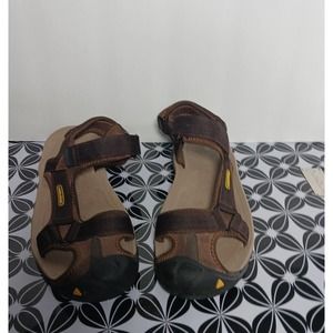 Men's Size 11 Brown Camel Crown Closed Toe Hiking/ Beach Sandals.